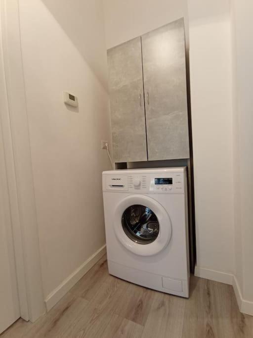 Andrea Central Apartment Бари Экстерьер фото