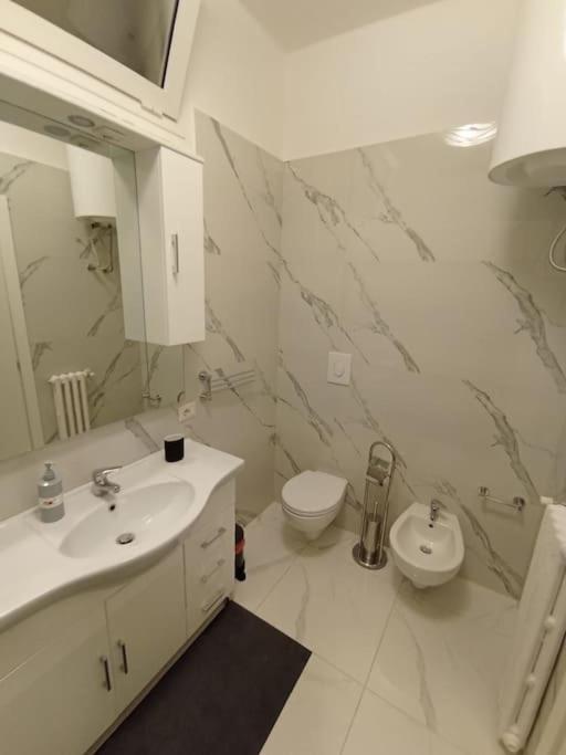 Andrea Central Apartment Бари Экстерьер фото